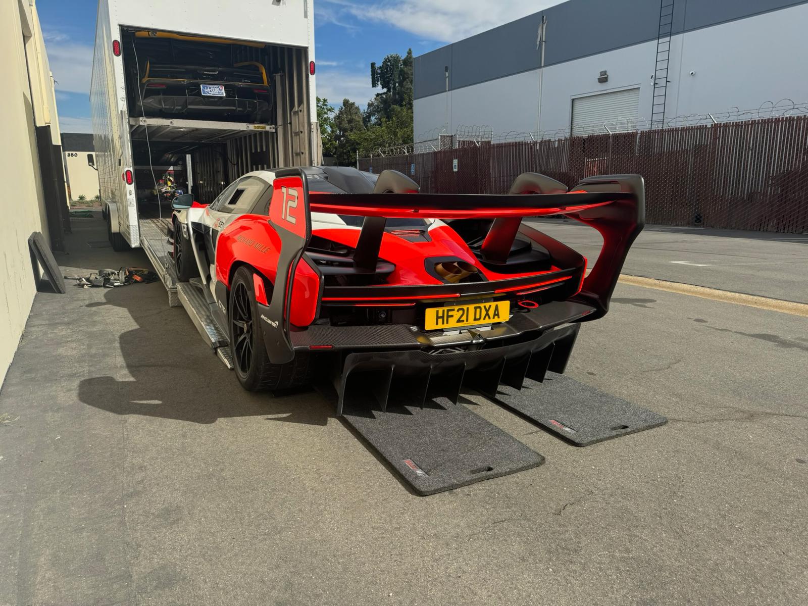 McLaren Senna GTR loading